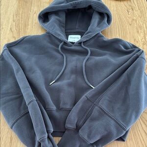 abercrombie cropped hoodie - women’s xs